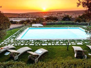 Plush Villa with Sauna bubble bath Pool in Scicli