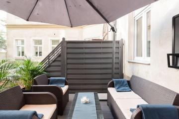 Luxurious and Spacious 5 min walk to city center, 1-2