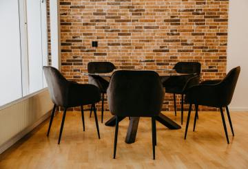 Modernes, stilvolles eingerichtetes Loft