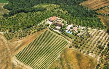 Nice home in Chianciano Terme with WiFi, Private swimming pool and Outdoor swimming pool