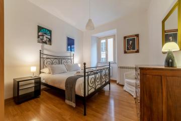 Tucked away and quiet by Piazza Navona - A/C, Wifi, Elevator