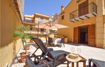 Stunning home in Aspra with 3 Bedrooms and WiFi