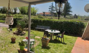 La cascina della grotta di tufo