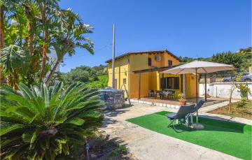 Stunning home in Casteldaccia with WiFi, Indoor swimming pool and 2 Bedrooms