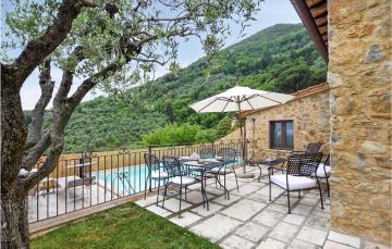 Beautiful home in Greppolungo with 2 Bedrooms and Outdoor swimming pool