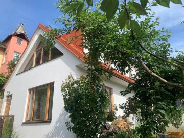 Cosy family house with garden, 15 min from the center