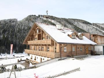 Lovely Mansion in Filzmoos with Ski Storage
