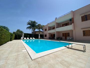 Molucche 22- Appartamenti privati in Villa con piscina