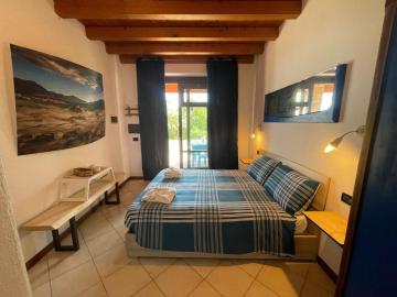 La FIOCCHINA - Magic Place - Salò - Garda Lake - countryside farmhouse, inside the middle of the lake