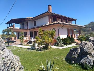 •Villa De Luca•