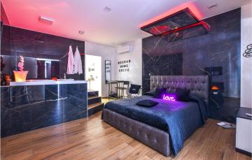Beautiful home in Catania with Sauna, WiFi and 1 Bedrooms