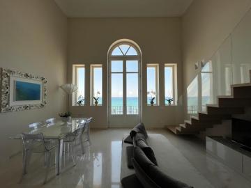 Luxury Loft on the Sea