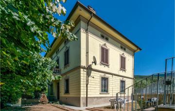 Awesome apartment in Lucca with 2 Bedrooms