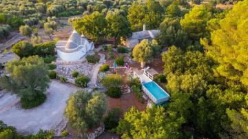 Trullo nel bosco