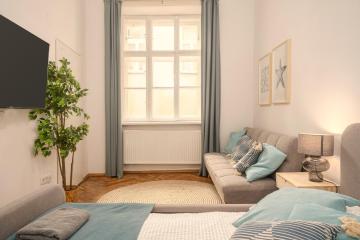 King Bed Home with Netflix, near Augarten, Very Central