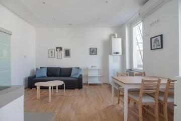 Große Terrasse, Klimaanlage und U-Bahn Nähe