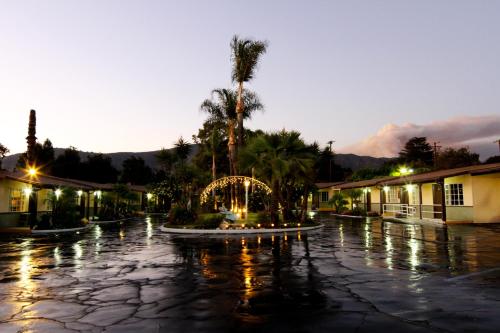 Palm Tropics Motel