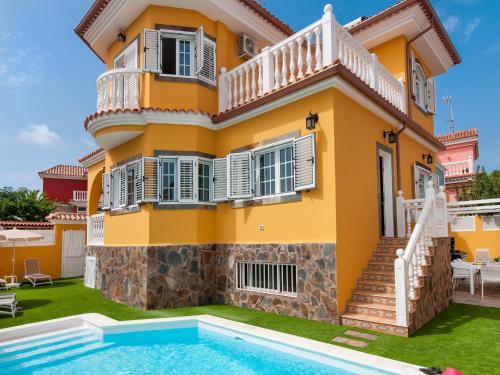Villa with Pool in Sonnenland Q10