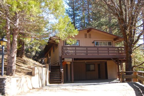 99 Yosemite Mountain Lodge