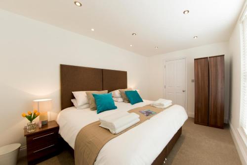 Finchley Central - Luxury 2 bed ground floor apartment