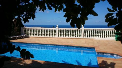 Villa Tonelero piscina privada climatizada y jardín