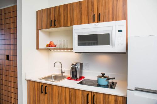 Uptown Suites Extended Stay Denver Co-Centennial