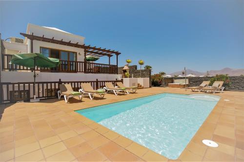 fully fitted villa with a private pool Atlantica