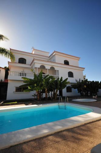 Villa Carolina with private heated pool