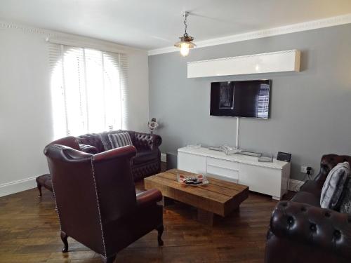 The Prestige Apartment - Brighton Marina with FREE parking space