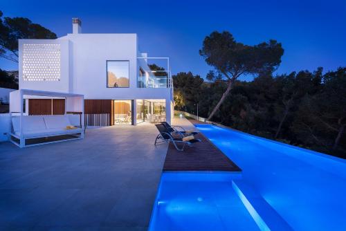 Brand New Luxury Villa Infinity Pool & Views