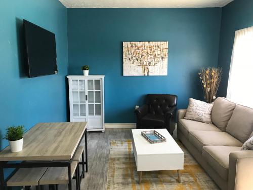 Baby Blue Sky - Price 2bd - Newly remodeled - nearby trails