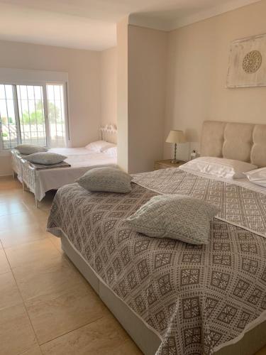 Cama o camas de una habitación en Apartamentai