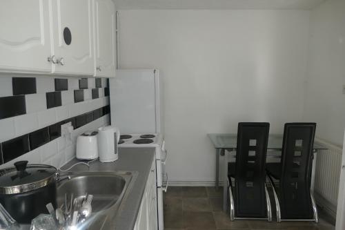 Entire 2 bed maisonette just off Penge High Street Great Transport Links to Central London, Bromley, Croydon and Lewisham