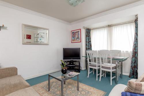 ALTIDO Chic 2BR Apt at the Heart of The Royal Mile