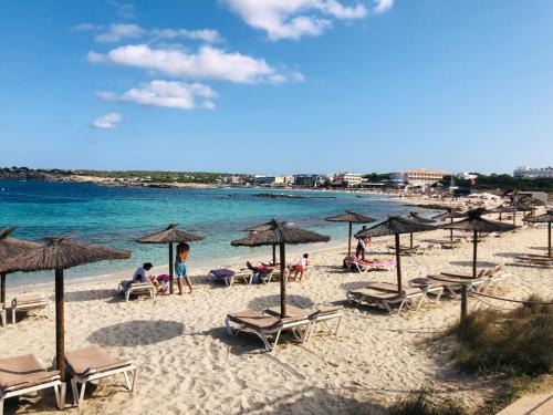 Playa de o cerca de esta casa o chalet