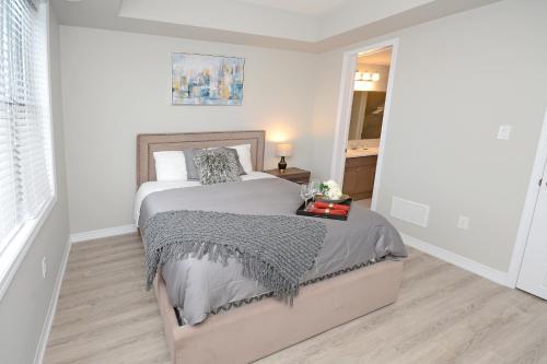 Royal Stays Townhome Collection - 3 Bedroom Townhome in Oakville