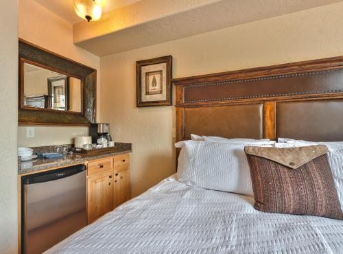 Silverado King Hotel Room by Canyons Village Rentals