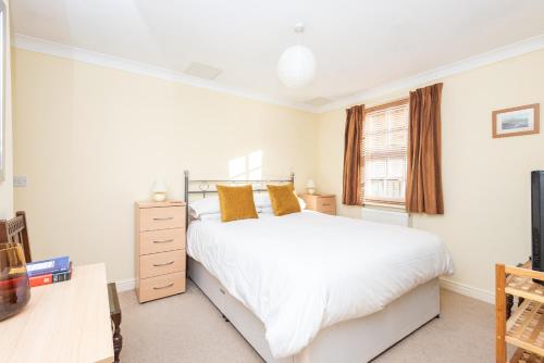 Perfect location for city centre & free parking!