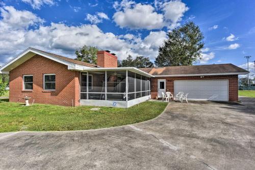 Cozy Sanford Home near Orlando Resorts and Airport!