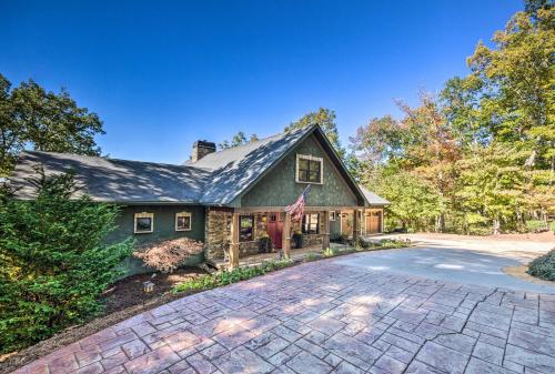 Huge Mountain-View Home 15 Mins to Asheville!