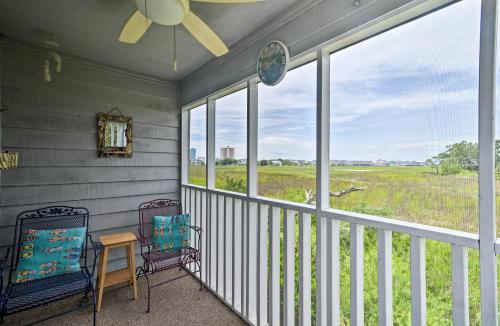 Murrells Inlet Condo with Porch, 3 Min to Beach