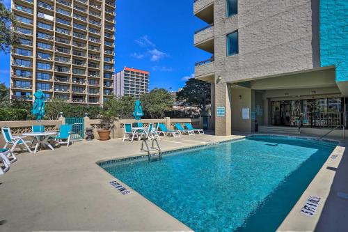 Condo with Patio and Pool Access, 5 Mi to SkyWheel