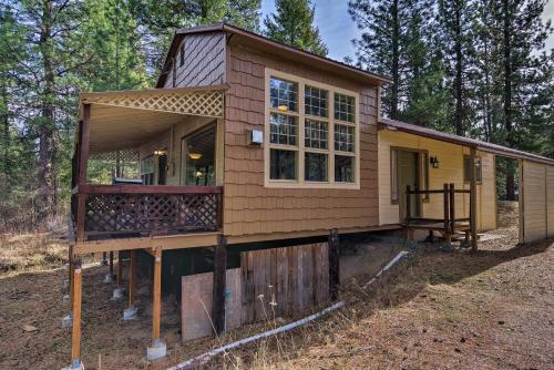 Private Cabin, 5-Min Drive to Hot Springs and Golf!