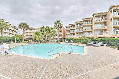 Waterfront Condo, Steps from the Galveston Seawall