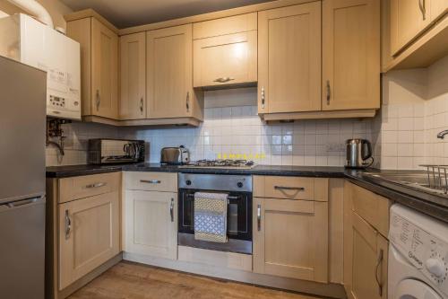 1 Bed Corporate stay-WALK TO STATION-LONDON 18 MIN