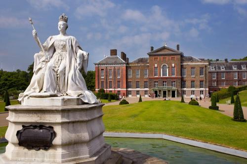 Veeve - Footsteps from Kensington Palace