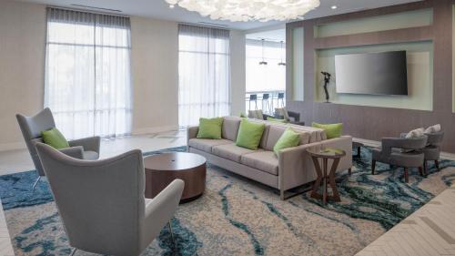 Holiday Inn Express & Suites - Orlando At Seaworld, an IHG Hotel