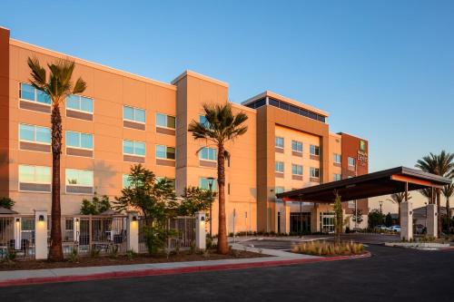 Holiday Inn Express & Suites - Moreno Valley - Riverside, an IHG Hotel