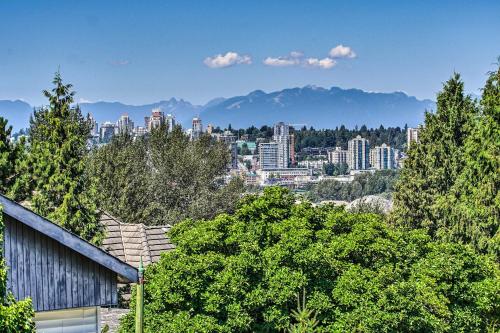 Luxury Vancouver Home with Patio & Views of Downtown