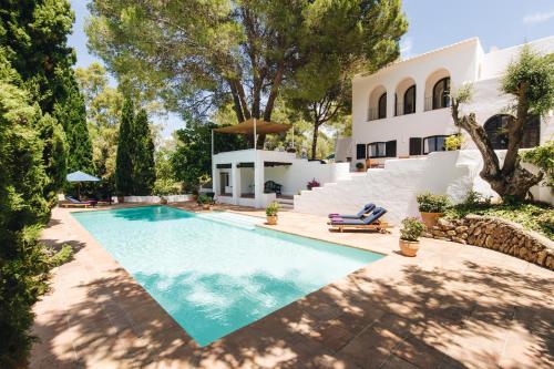 Beautiful 6 Bedroom Villa with Tennis Court, Ibiza Villa 1031